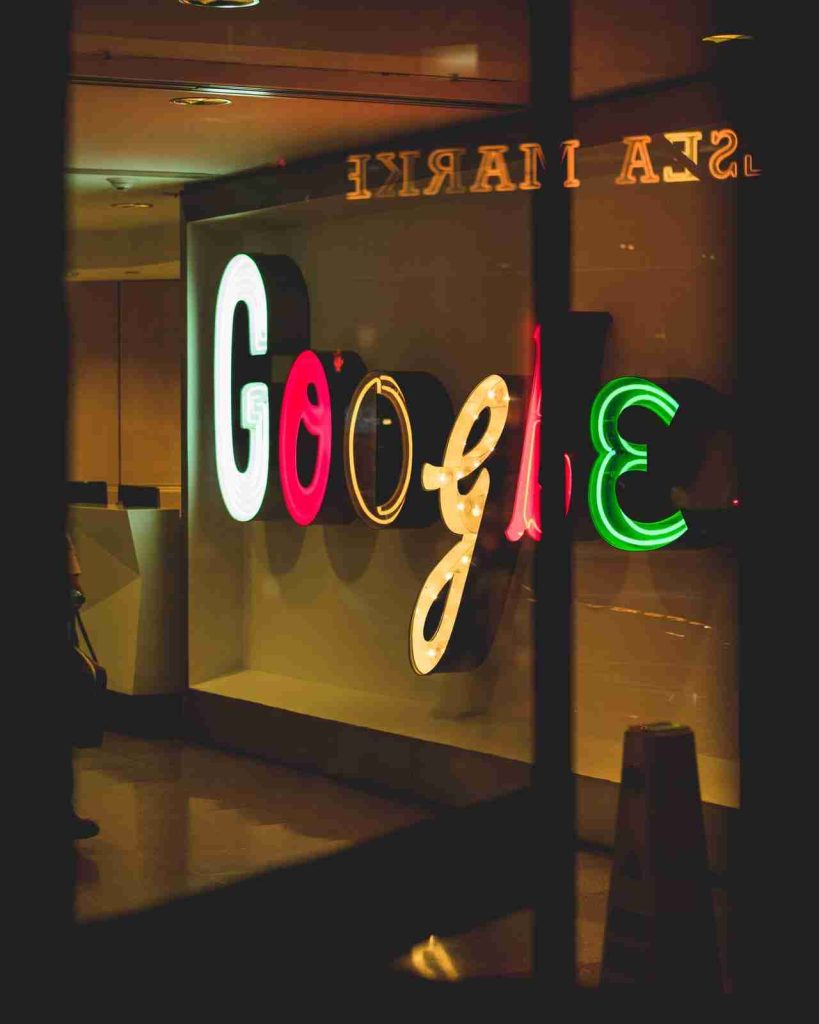 Las letras de Google en una de sus oficinas de google analitics